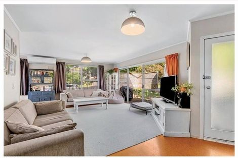 Photo of property in 30 Mirrabooka Avenue, Botany Downs, Auckland, 2010