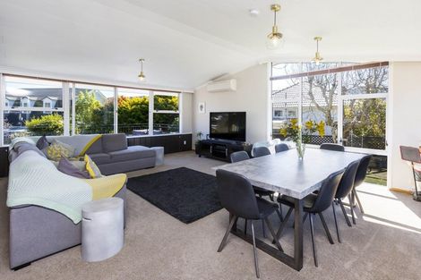 Photo of property in 31 Dowling Grove, Silverstream, Upper Hutt, 5019