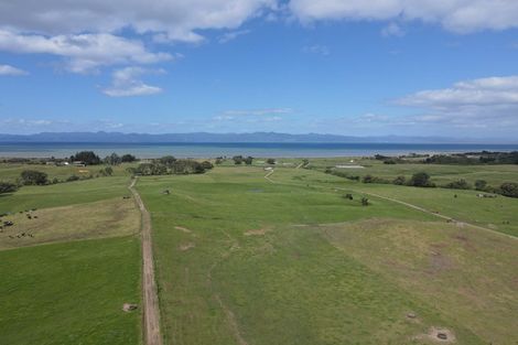 Photo of property in 1337 East Coast Road, Whakatiwai, Pokeno, 2473