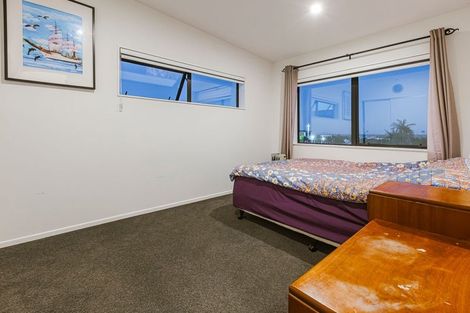 Photo of property in 4337 Great North Road, Glendene, Auckland, 0602