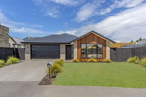 Photo of property in 32 Evelyn Crescent, Marshland, Christchurch, 8083