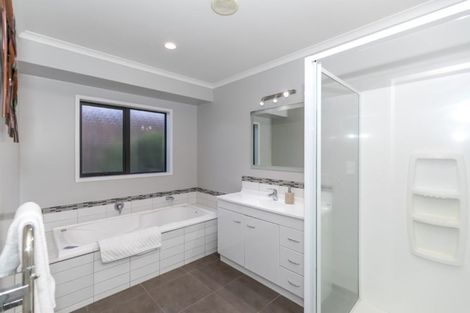 Photo of property in 50 Magellan Rise, Flagstaff, Hamilton, 3210