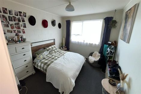 Photo of property in 31 Cumberland Street, Merrilands, New Plymouth, 4312