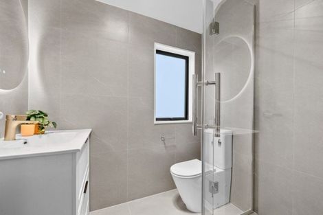 Photo of property in 4/18 Albert Road, Kelston, Auckland, 0602