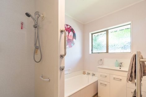 Photo of property in 4 Truscott Grove, Awapuni, Palmerston North, 4412