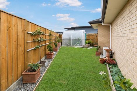 Photo of property in 98 Rosalie Terrace, Kelvin Grove, Palmerston North, 4414