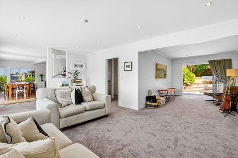 Photo of property in 8a Tipau Street, Torbay, Auckland, 0630