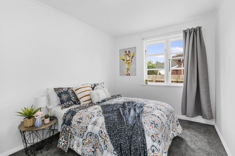 Photo of property in 214 Cambridge Terrace, Naenae, Lower Hutt, 5011
