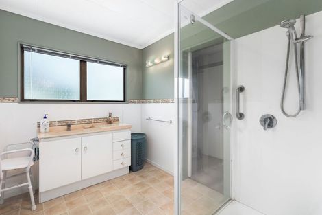 Photo of property in 16 Pohutukawa Drive, Athenree, Katikati, 3177