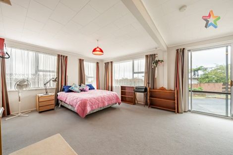 Photo of property in 2 Honeysuckle Grove, Maungaraki, Lower Hutt, 5010