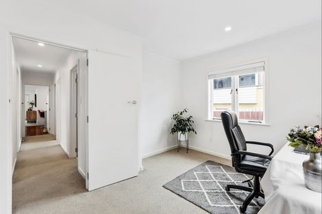 Photo of property in 1/11 Stratford Avenue, Milford, Auckland, 0620