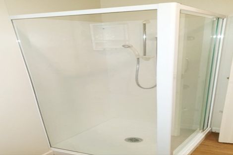 Photo of property in 1/64 Hogans Road, Glenfield, Auckland, 0629