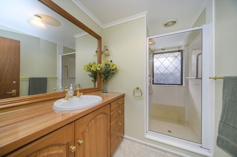 Photo of property in 18 Hanmer Place, Highbury, Palmerston North, 4412
