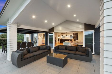 Photo of property in 60 Roberts Road, Matakatia, Whangaparaoa, 0930