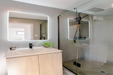 Photo of property in 858d East Coast Road, Northcross, Auckland, 0630