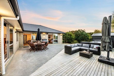 Photo of property in 6 Gavinike Place, Waimauku, 0812