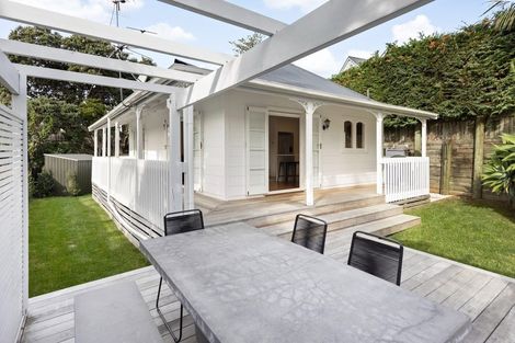 Photo of property in 2/16 Woodside Avenue, Northcote, Auckland, 0627