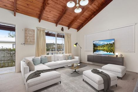 Photo of property in 17 Edgewater Drive, Pakuranga, Auckland, 2010