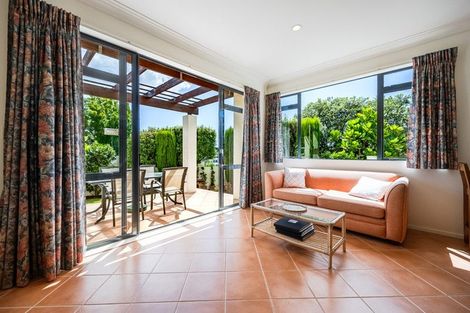 Photo of property in 30 Woodridge Avenue, Northcross, Auckland, 0630