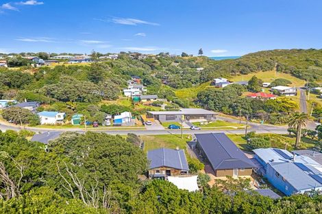 Photo of property in 47 Sea View Road, Baylys Beach, 0377