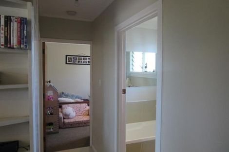 Photo of property in 1/28 Merton Avenue, Glenfield, Auckland, 0627