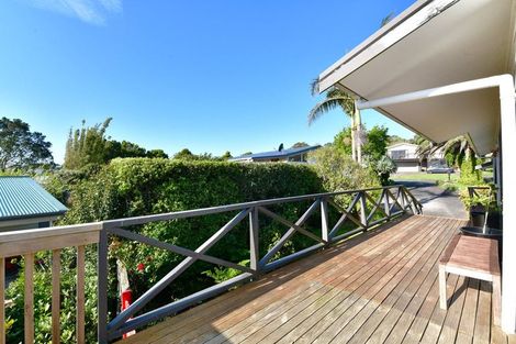 Photo of property in 5 Kaipara Crescent, Helensville, 0800