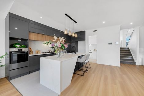 Photo of property in 14 Parkmore Drive, Rosehill, Papakura, 2113