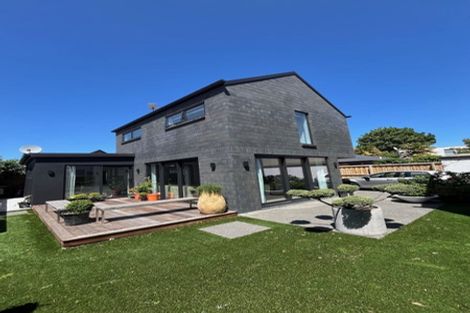 Photo of property in 66 Aikmans Road, Merivale, Christchurch, 8014