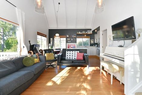 Photo of property in 2/56 Nigel Road, Browns Bay, Auckland, 0630