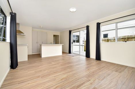 Photo of property in 25a West Harbour Drive, West Harbour, Auckland, 0618