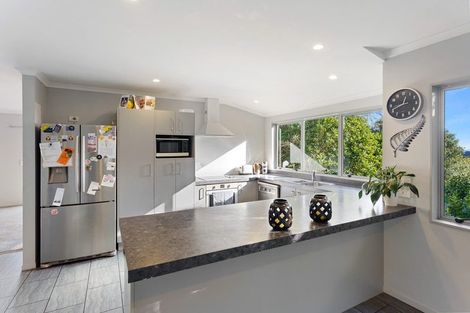 Photo of property in 5 Mohua Street, Waikanae, 5036