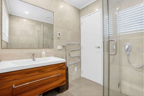 Photo of property in 8a Tipau Street, Torbay, Auckland, 0630