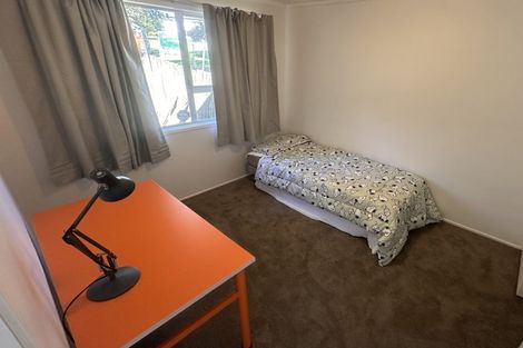 Photo of property in 2/811a Te Atatu Road, Te Atatu Peninsula, Auckland, 0610