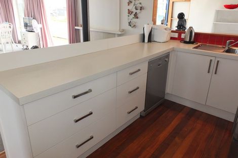 Photo of property in 10 Brown Terrace, Foxton Beach, Foxton, 4815