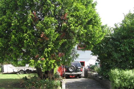 Photo of property in 28 Thornlow Street, Glendene, Auckland, 0602