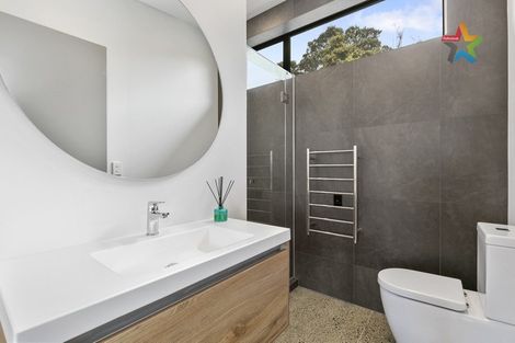 Photo of property in 58b Pekanga Road, Normandale, Lower Hutt, 5010