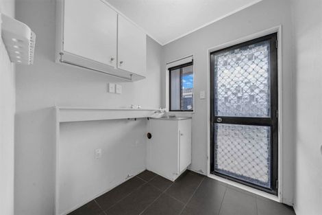 Photo of property in 2/7 Benygloe Place, Highland Park, Auckland, 2010