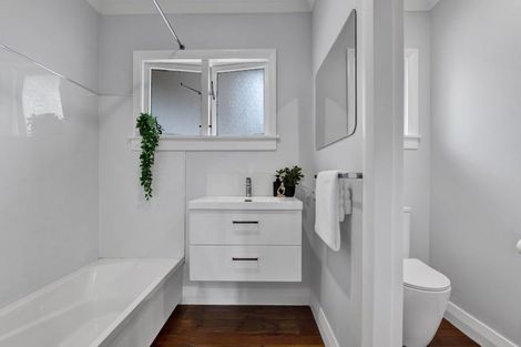 Photo of property in 86 Mangorei Road, Strandon, New Plymouth, 4312