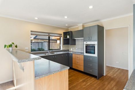 Photo of property in 32 Monarch Place, Paraparaumu Beach, Paraparaumu, 5032
