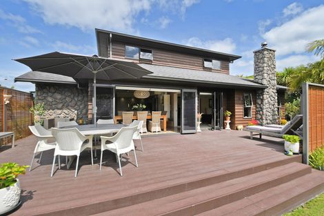 Photo of property in 2 Wonderview Road, Leigh, 0985