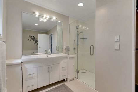 Photo of property in 21 Te Arataura Street, Takapuwahia, Porirua, 5022