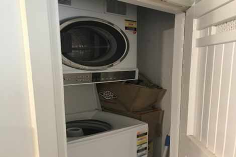 Photo of property in 1/154 Oriental Parade, Oriental Bay, Wellington, 6011