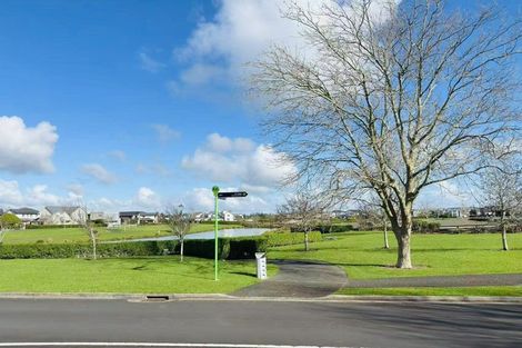 Photo of property in 1 Pickaberry Avenue, Karaka, Papakura, 2113