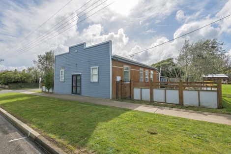 Photo of property in 2 Kowhai Street, Tokomaru, Palmerston North, 4474