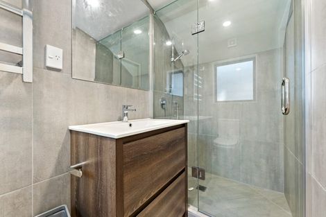 Photo of property in 33b Wairau Road, Forrest Hill, Auckland, 0627
