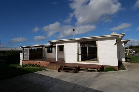 Photo of property in 8 Birdwood Road, Pukekohe, 2120