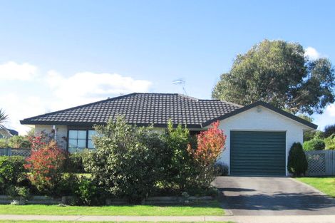 Photo of property in 31 Guildford Drive, Paraparaumu, 5032