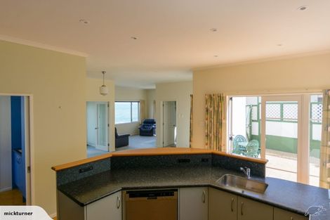 Photo of property in 32 Sunset Parade, Plimmerton, Porirua, 5026
