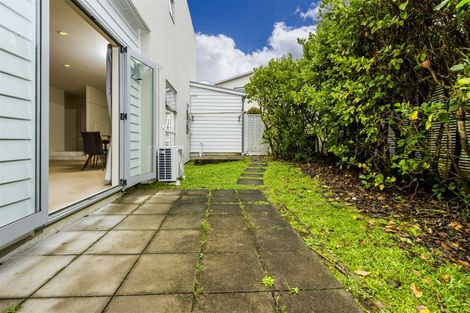 Photo of property in 5/40 Scarlet Oak Drive, Schnapper Rock, Auckland, 0632