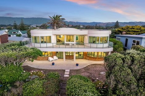 Photo of property in 69 Field Way, Waikanae Beach, Waikanae, 5036